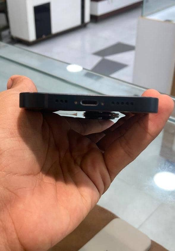 Apple iPhone 14 3