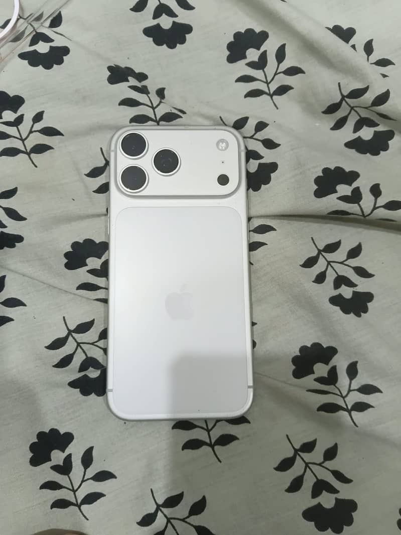 Apple iPhone 17 Pro Max 5