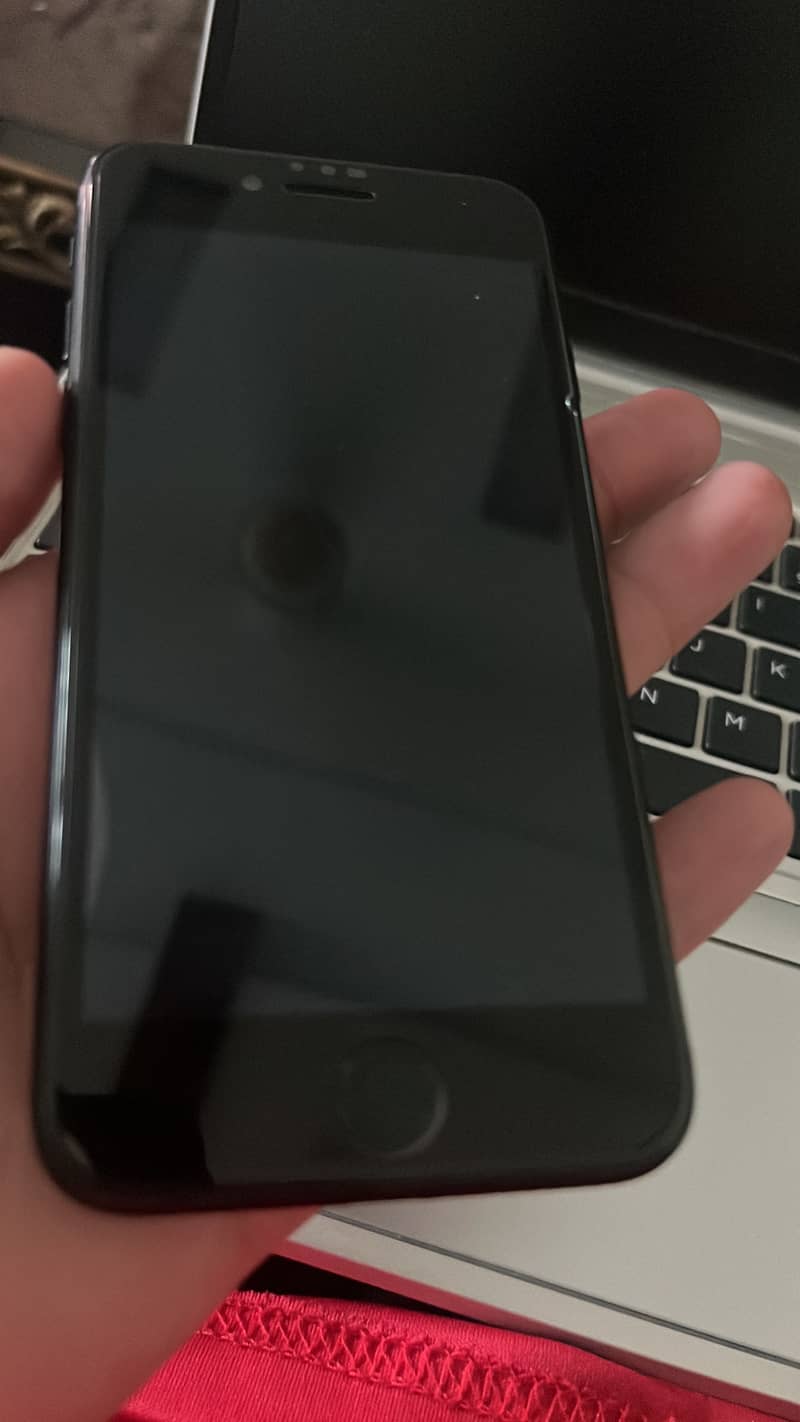 Apple iPhone 7 0