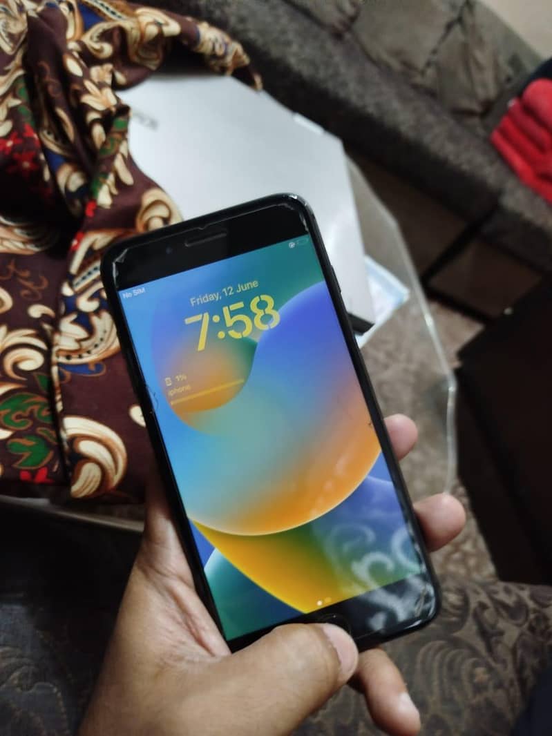 Apple iPhone 8 Plus 6