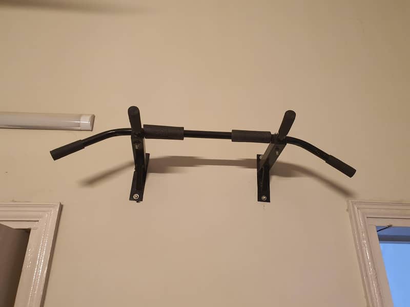 wall mounted pull up bar 0