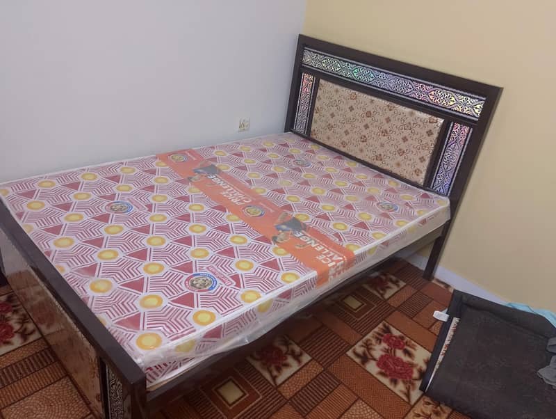iron 2 beds 2