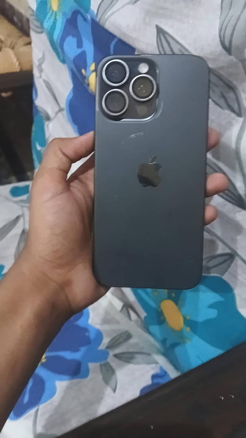 Apple iPhone 15 Pro Max 1