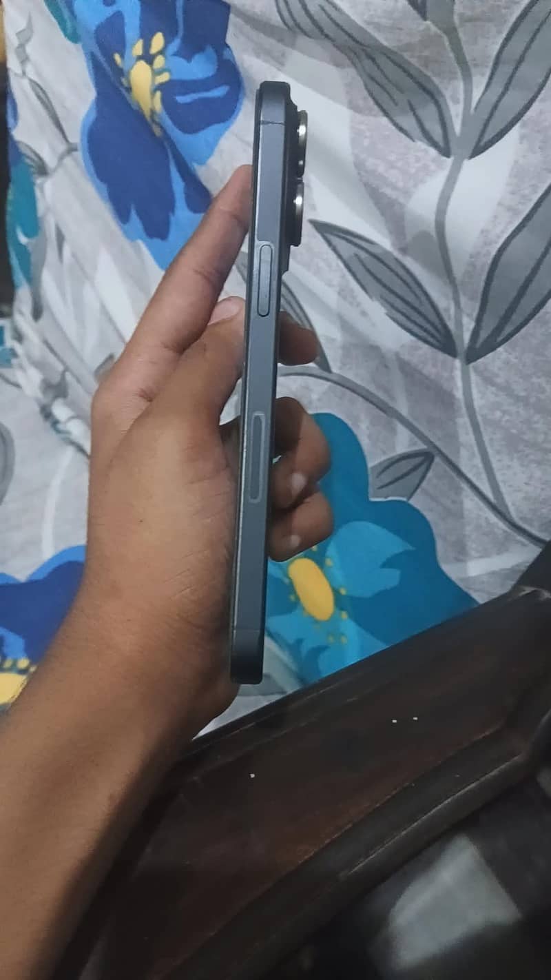 Apple iPhone 15 Pro Max 2