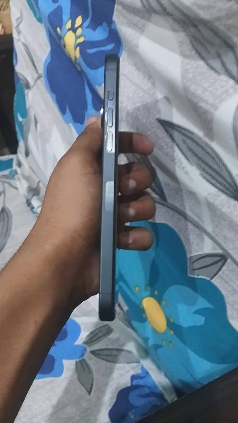 Apple iPhone 15 Pro Max 3