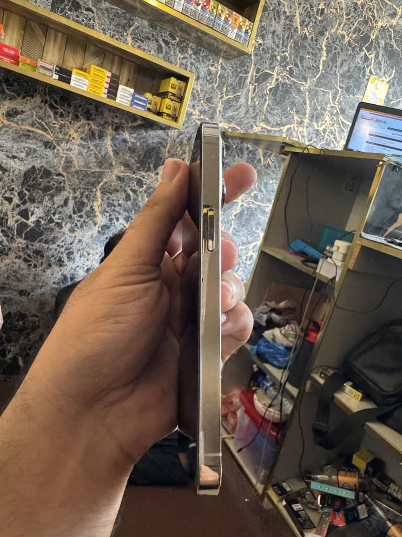 Apple iPhone 13 Pro 3