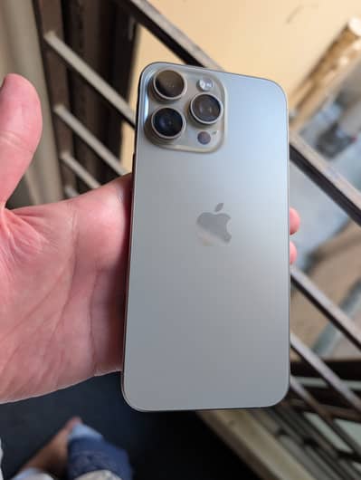 Iphone 15 pro max Natural Titanium