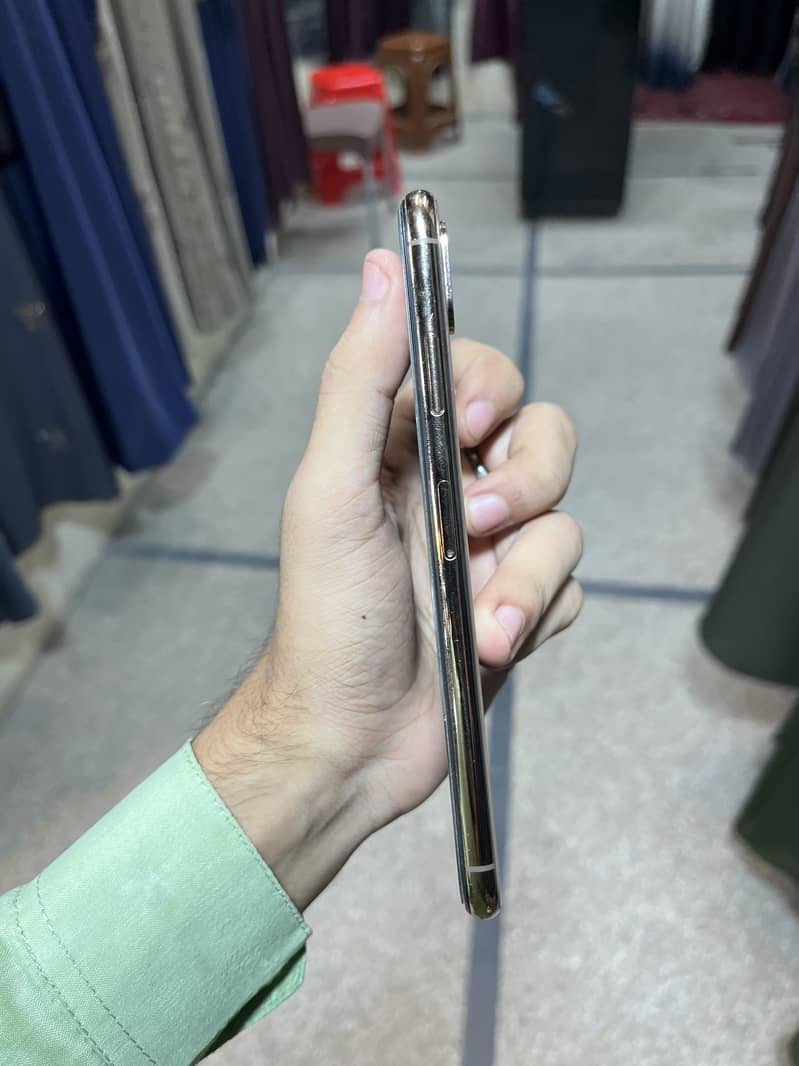 Apple iPhone XS Max 1