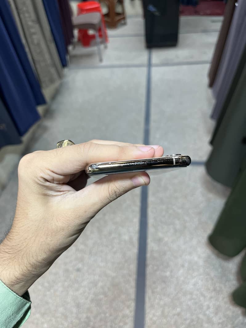 Apple iPhone XS Max 2