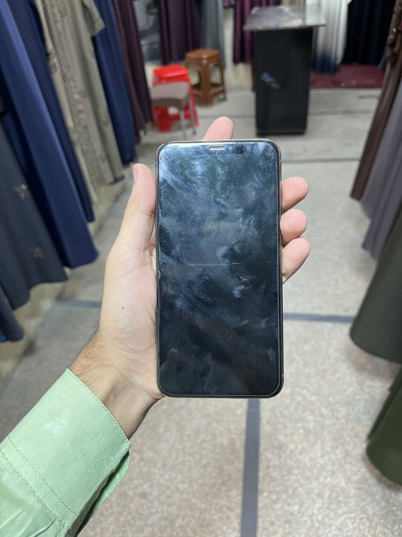 Apple iPhone XS Max 3