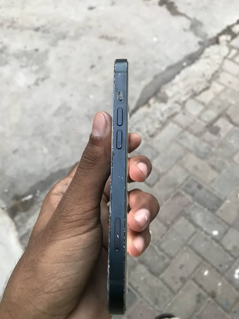 Apple iPhone 13 1