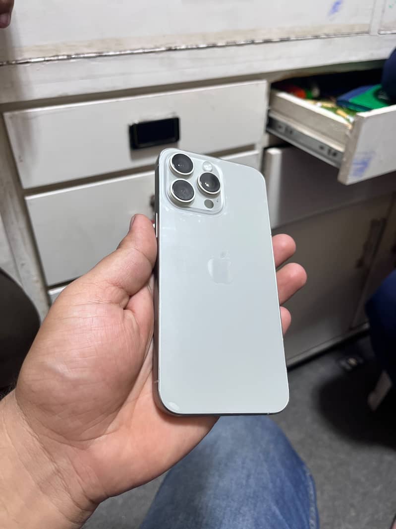 Apple iPhone 15 Pro Max 0