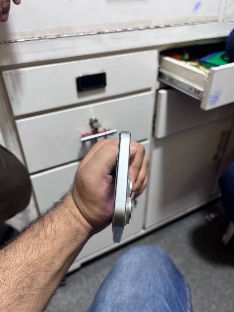 Apple iPhone 15 Pro Max 2