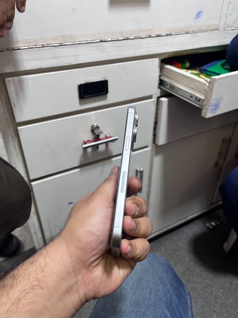 Apple iPhone 15 Pro Max 3