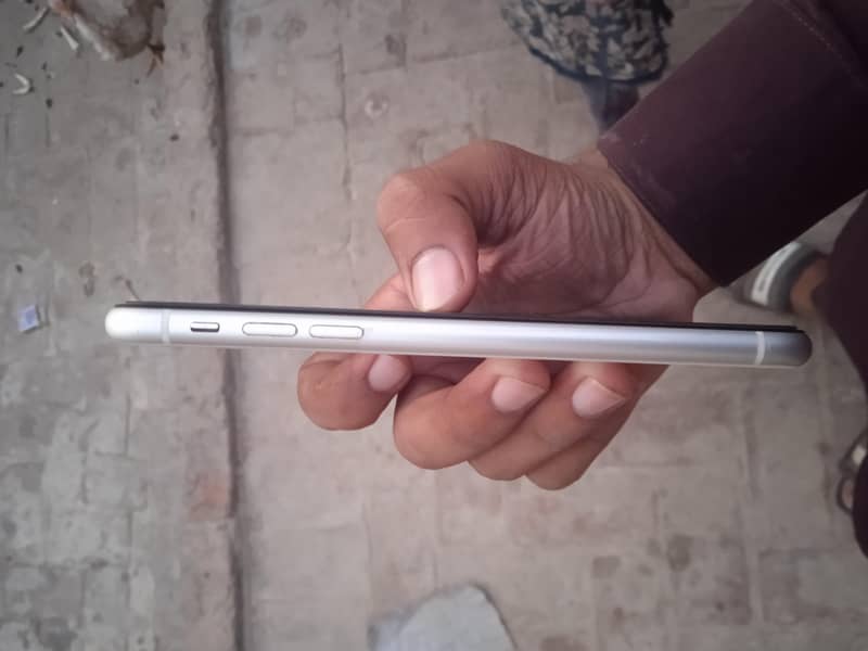 Apple iPhone 11 2