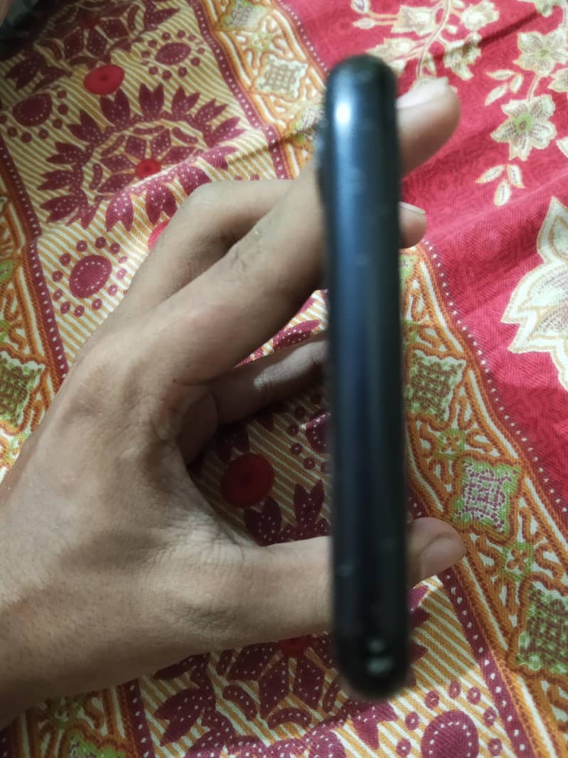 Apple iPhone XR 4