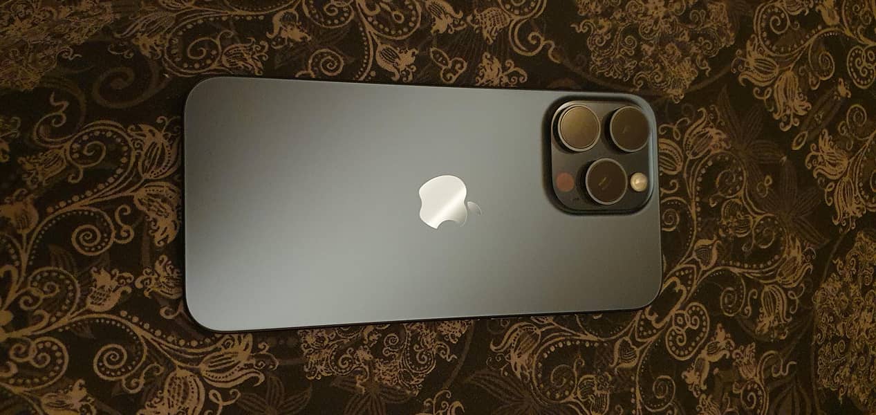 Apple iPhone 15 Pro Max 5