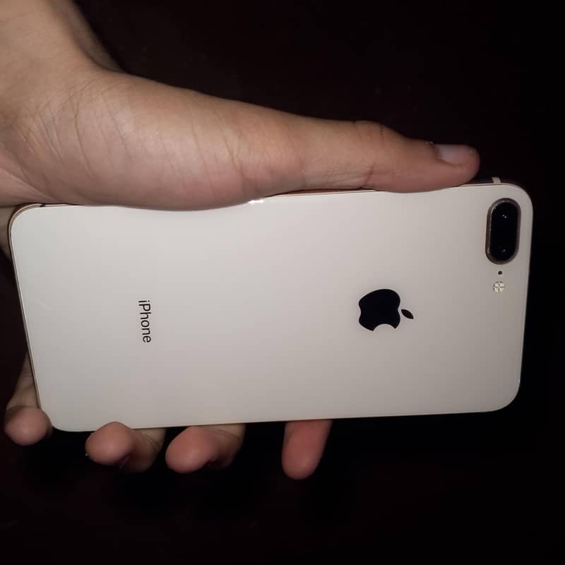 Apple iPhone 8 Plus 2
