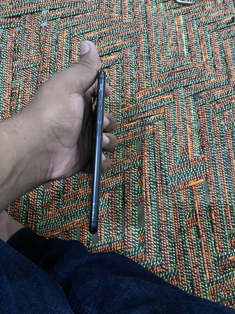 Apple iPhone 7 plus sim glicth 2
