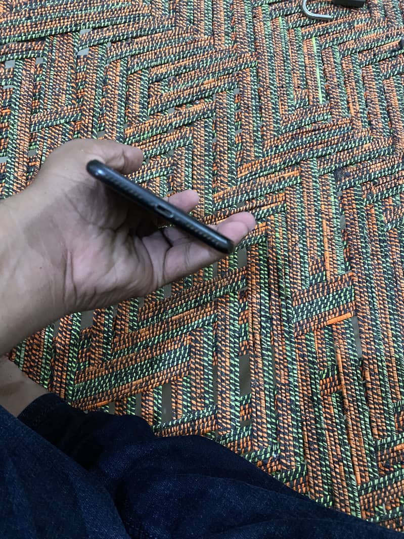 Apple iPhone 7 plus sim glicth 3