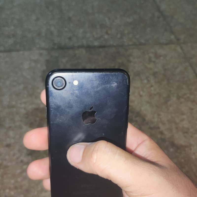 Apple iPhone 7 1