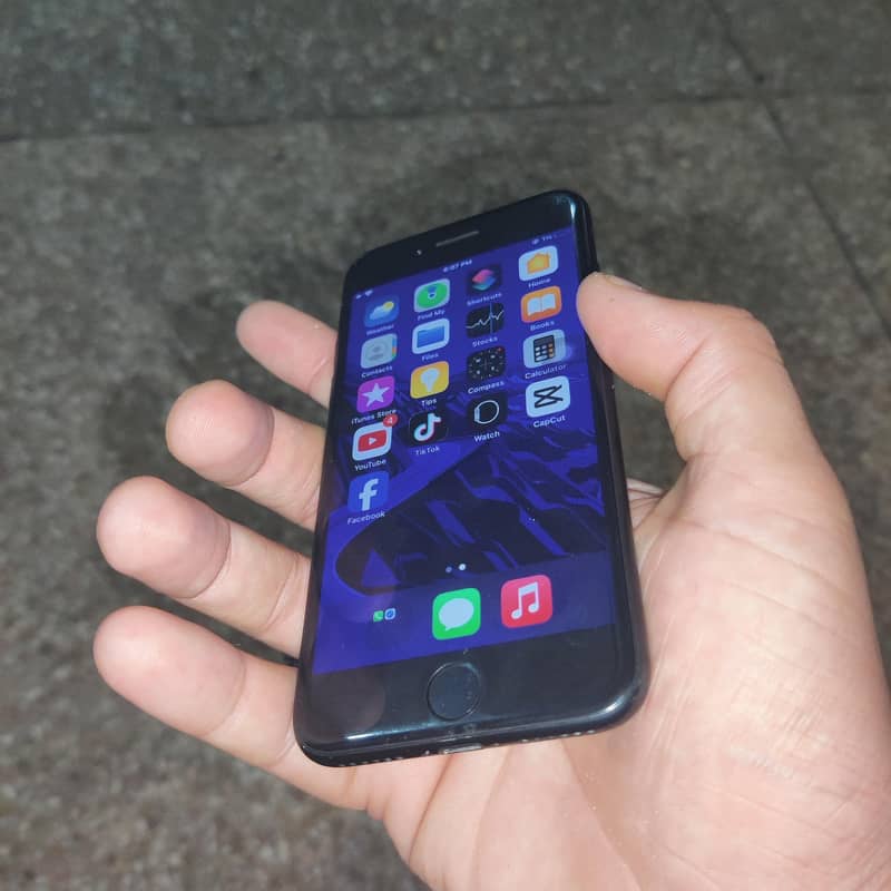 Apple iPhone 7 5
