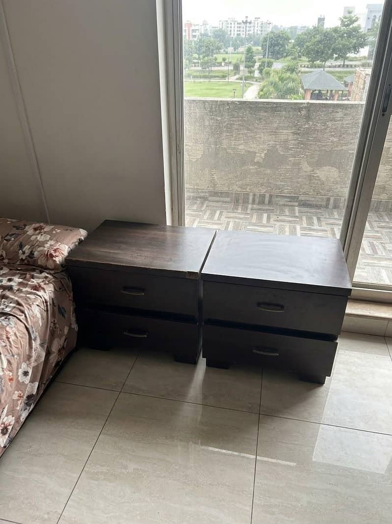 TWO ELEGANT BEDSIDE TABLE 0