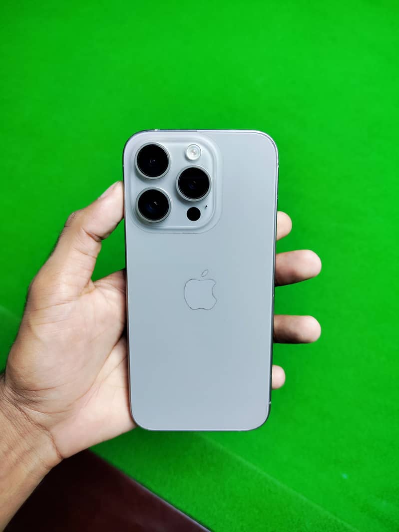 Apple iPhone 15 Pro 0