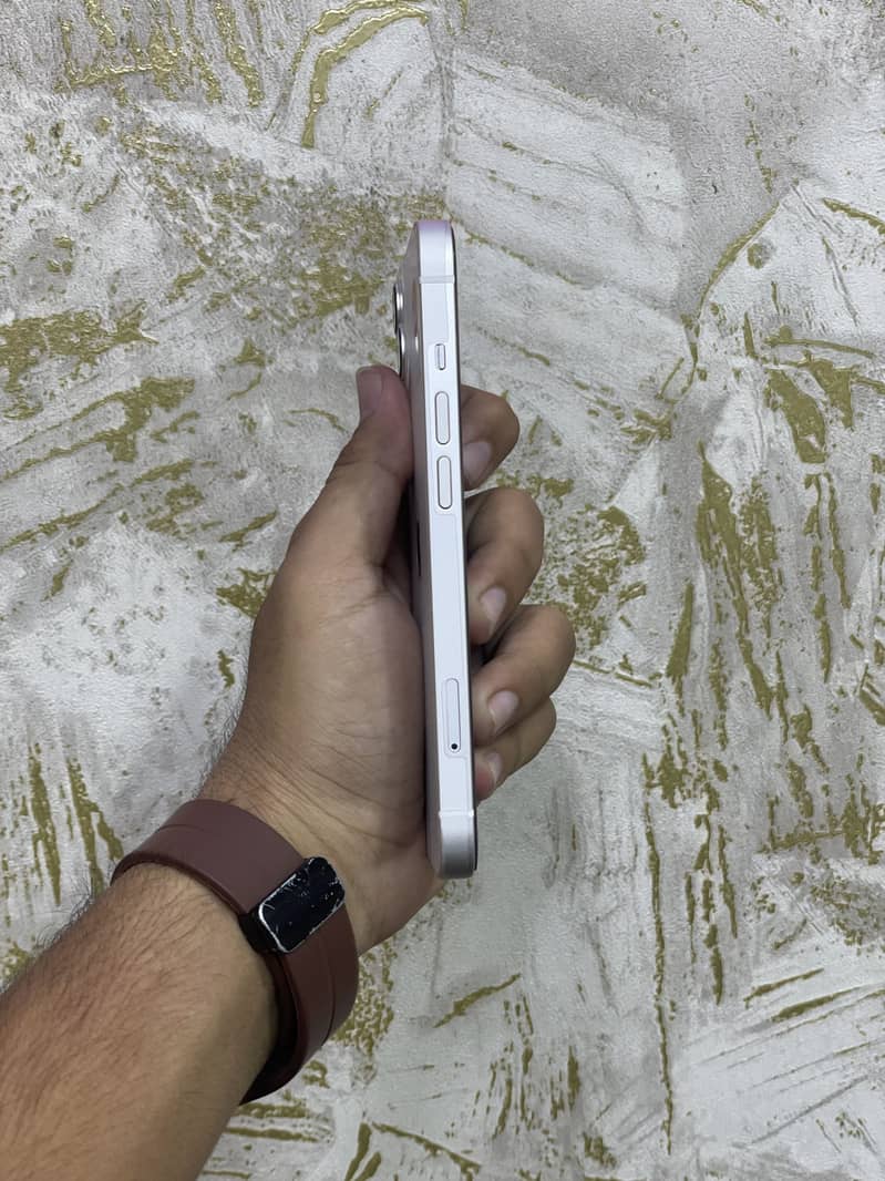 Apple iPhone 13 3