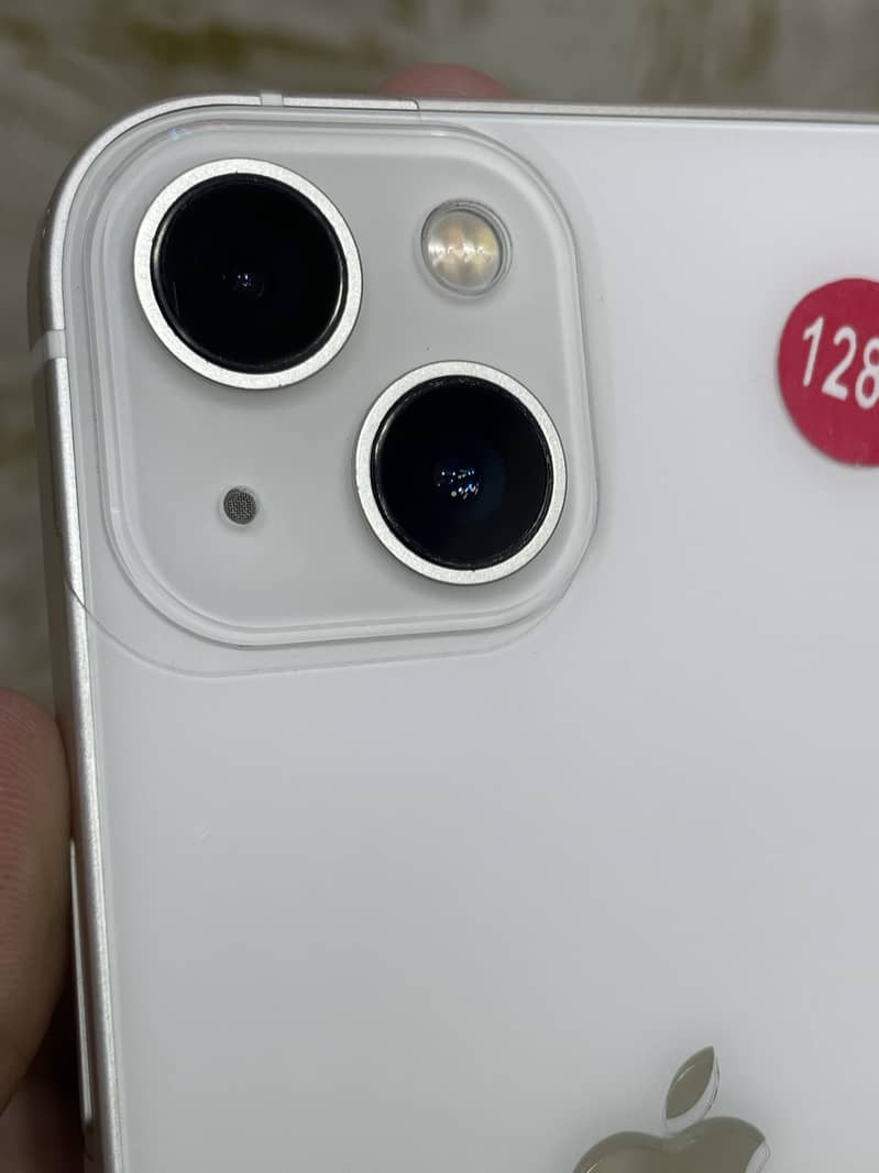 Apple iPhone 13 4