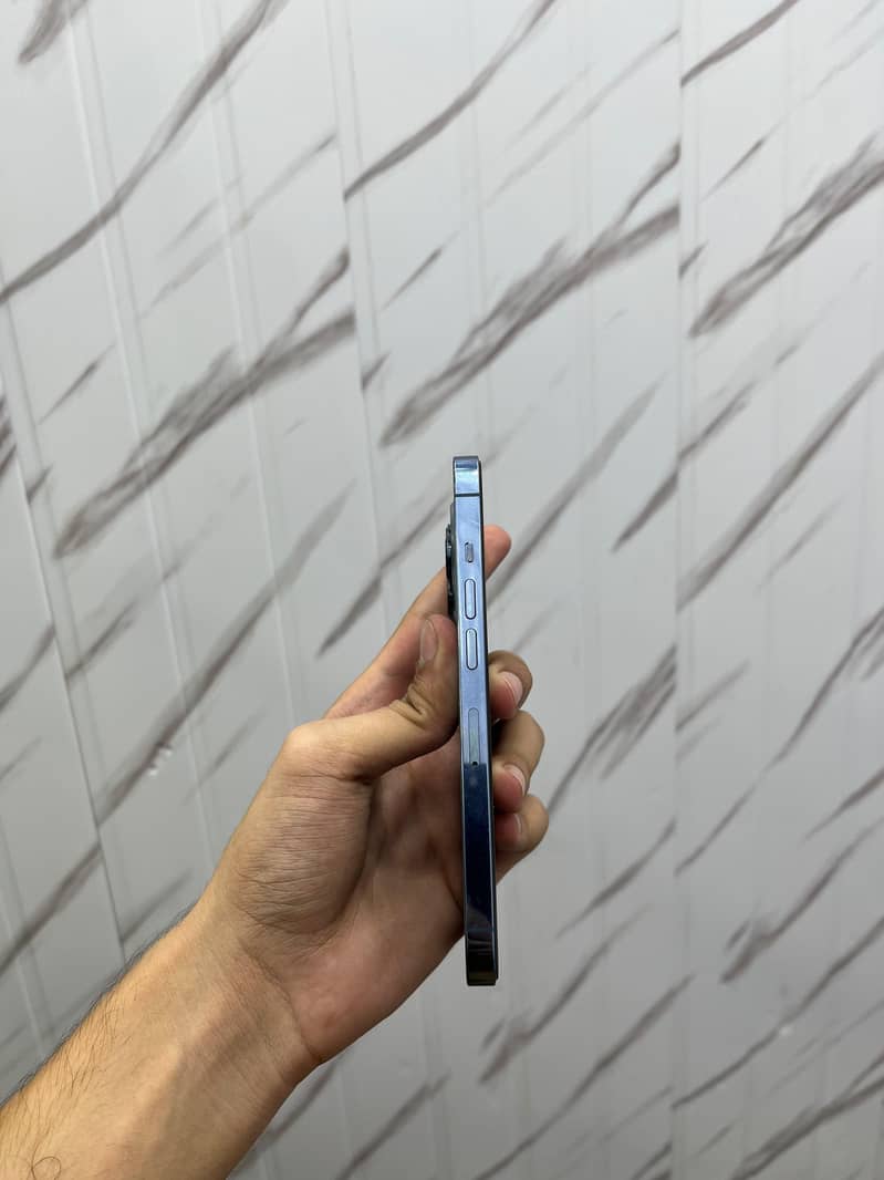 Apple iPhone 13 Pro 2
