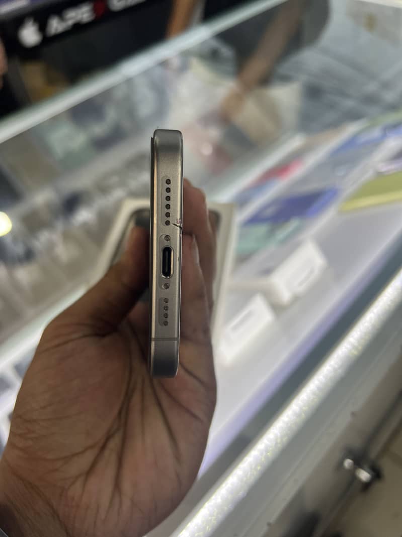 Apple iPhone 15 Pro Max 0