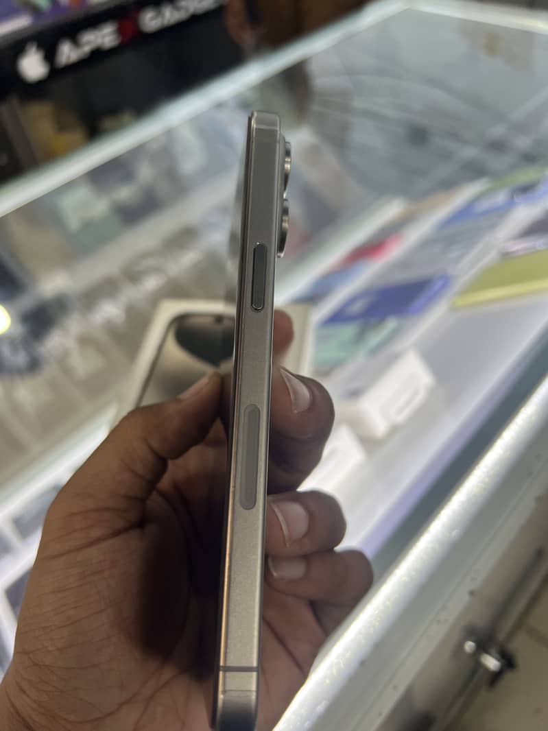 Apple iPhone 15 Pro Max 1