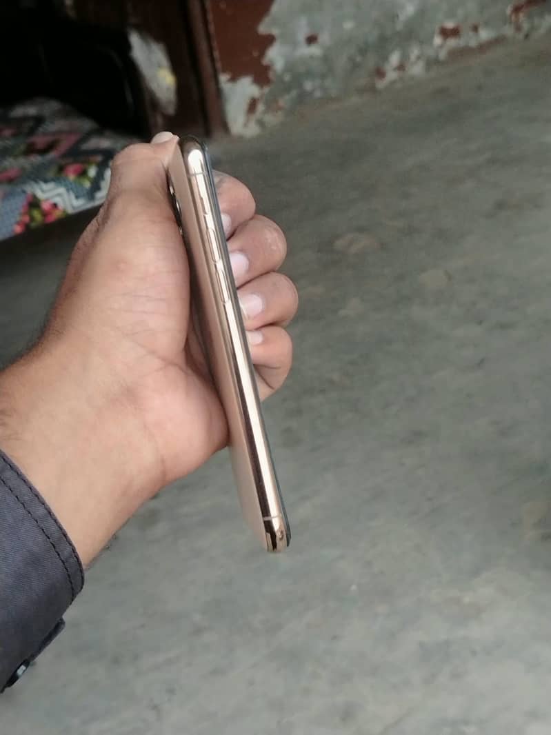 Apple iPhone 11 Pro 1