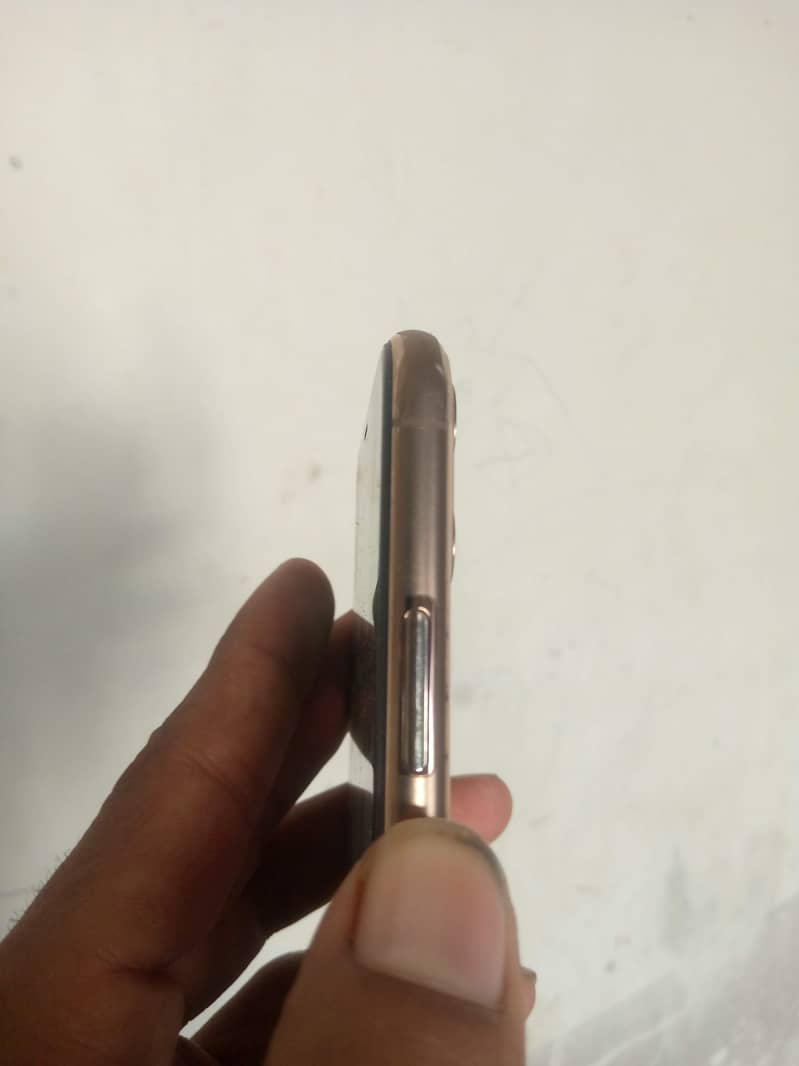 Apple iPhone 11 Pro 8