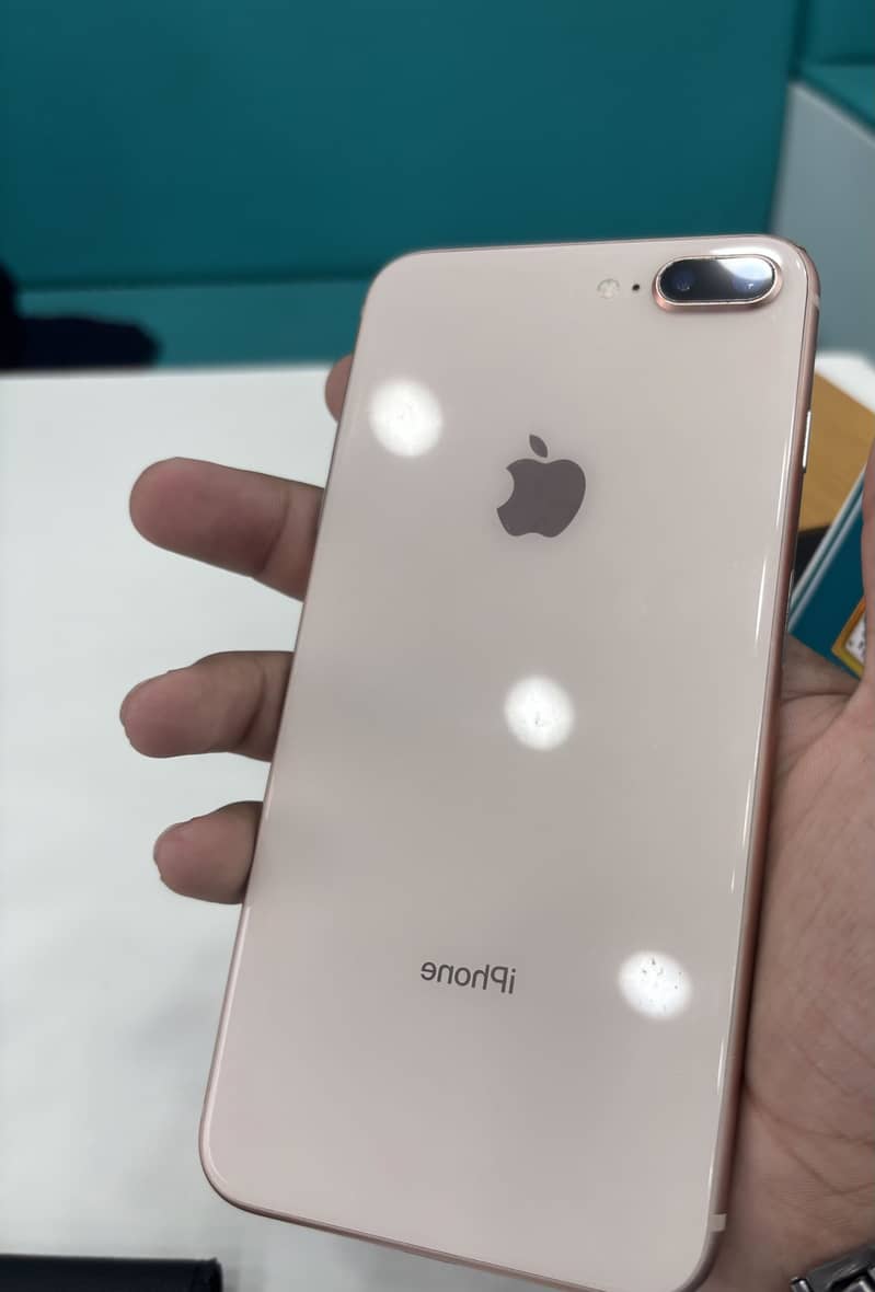 Apple iPhone 8 Plus 0