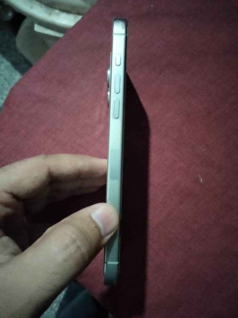 Apple iPhone 15 Pro Max 2