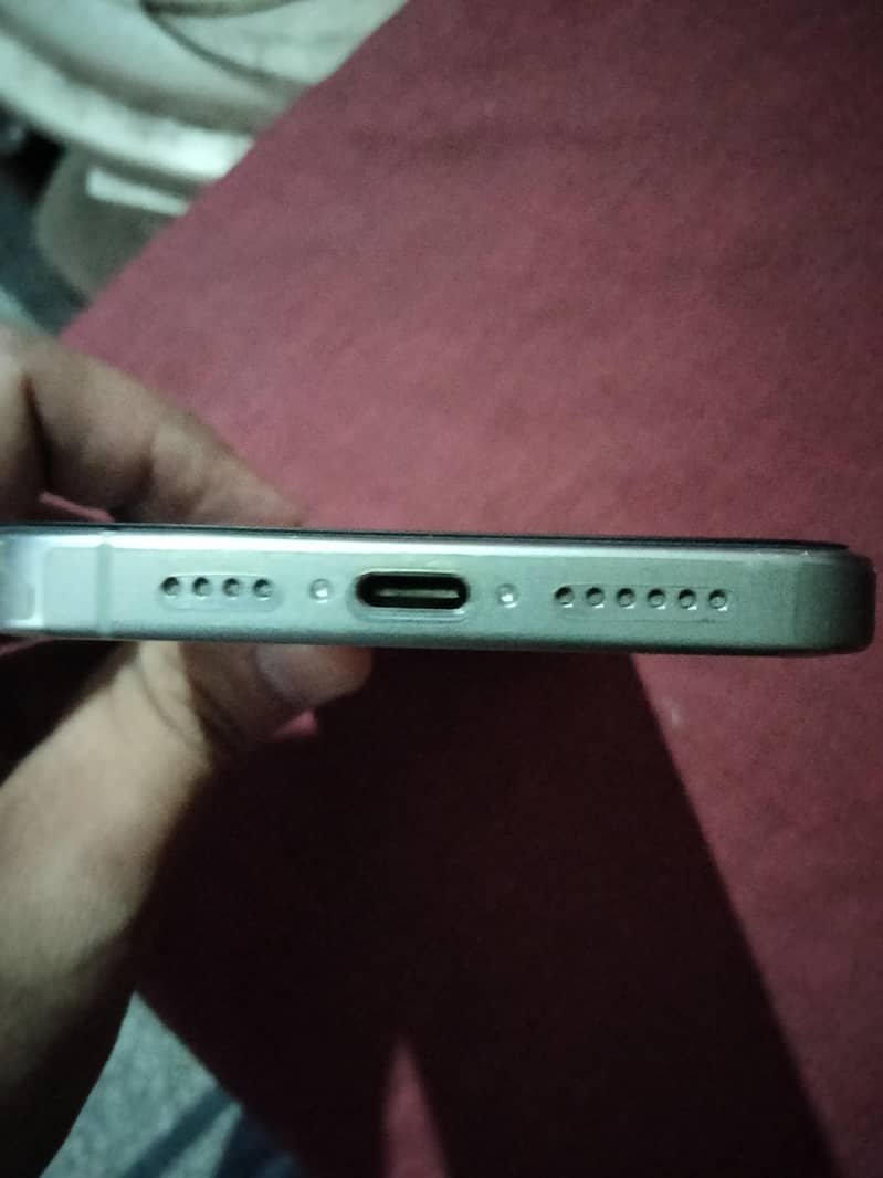 Apple iPhone 15 Pro Max 3
