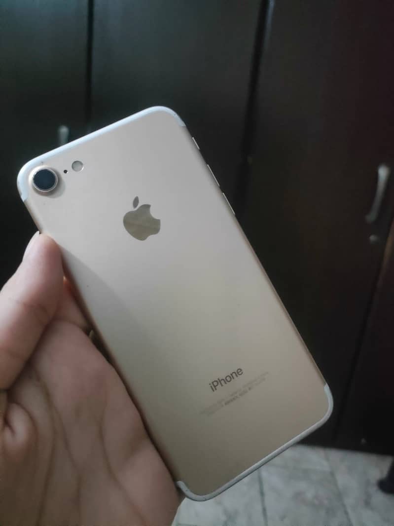 Apple iPhone 7 0