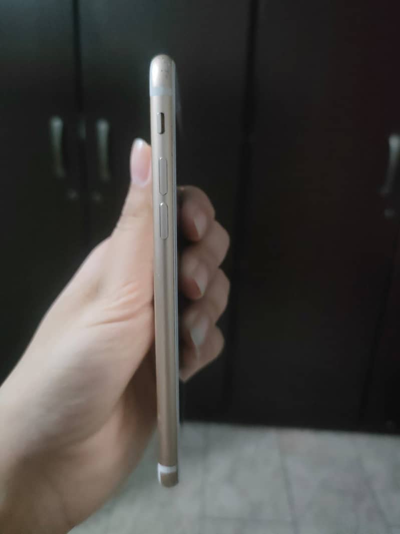 Apple iPhone 7 4