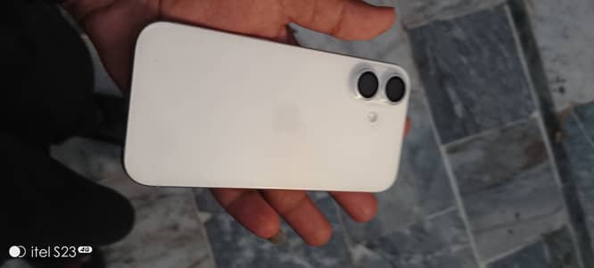 Apple iPhone 16