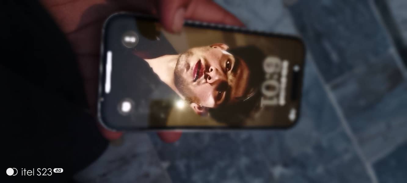 Apple iPhone 16 1