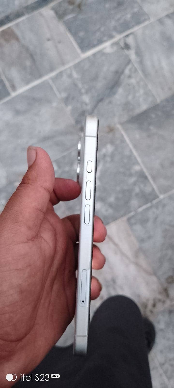 Apple iPhone 16 2