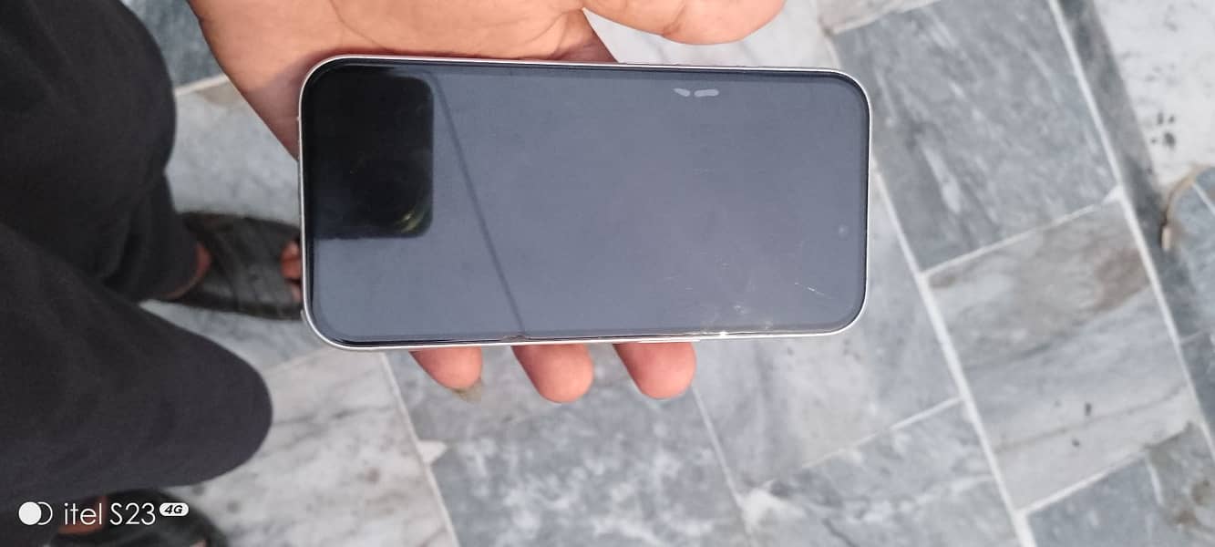 Apple iPhone 16 3