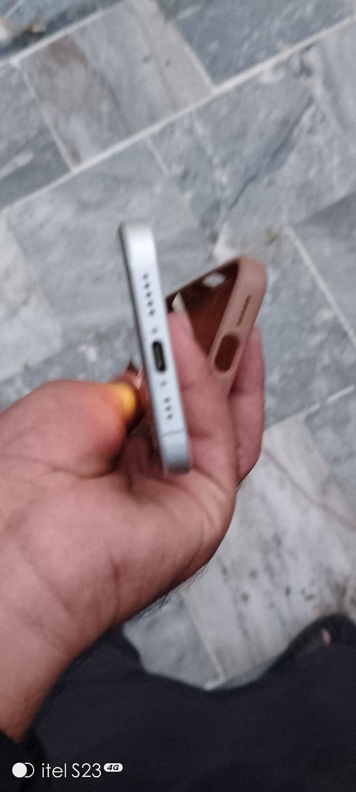Apple iPhone 16 4