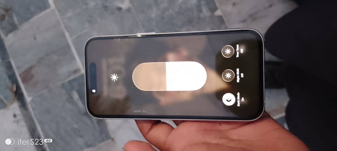 Apple iPhone 16 5