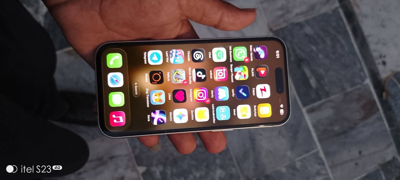 Apple iPhone 16 6