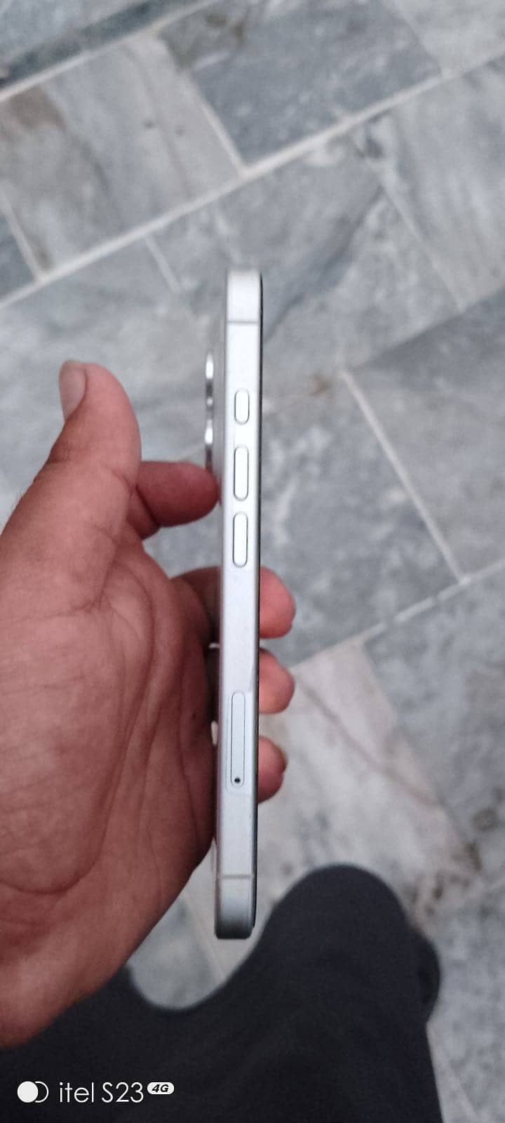 Apple iPhone 16 7