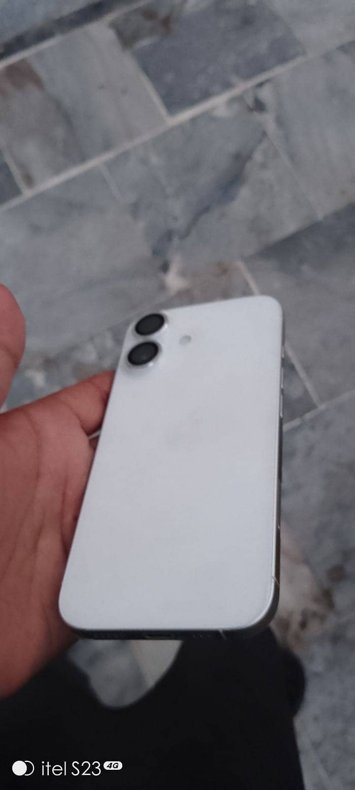 Apple iPhone 16 8