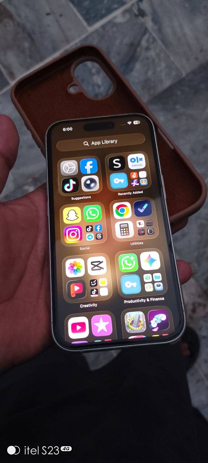 Apple iPhone 16 9